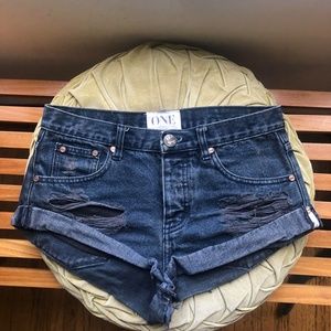Low rise Black denim cut-off shorts